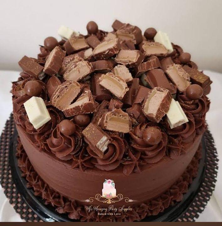 KitKat chocolate cake
